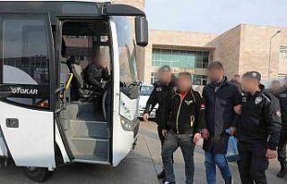 Antalya’da aranan 71 firari yakalandı