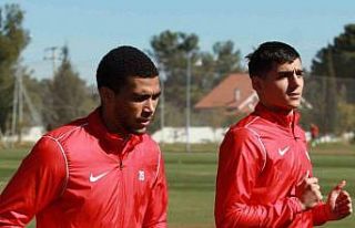 Antalyaspor’da yeni transferler ilk antrenmanına...