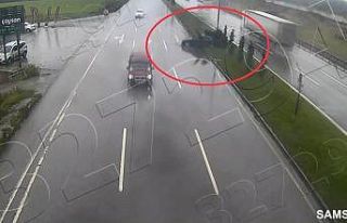 Aşırı hız kazaları kamerada: Ticari taksi uçtu,...