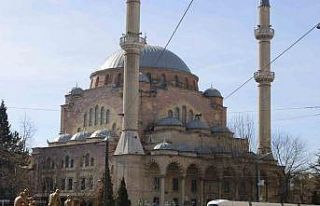 Asırlık Eskişehir Reşadiye Camii görenleri mest...