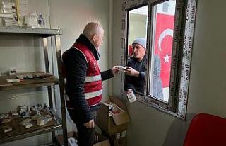 Aydınlı gönüllü eczacılardan, depremzedelere...