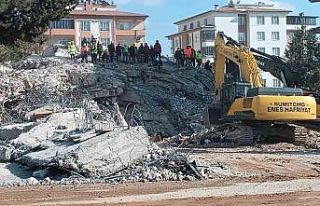 Ayşe-Mehmet Polat Sitesi’nde arama kurtarma çalışmaları...