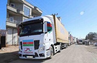 Azerbaycan’dan gelen 4 yardım tırı Adıyaman’a...