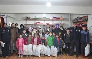 Bağlar Belediyesi 1 ayda 203 çocuğa giysi desteğinde...