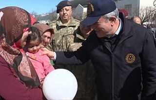 Bakan Akar, konteyner kentteki Kore gazisinin isteğini...