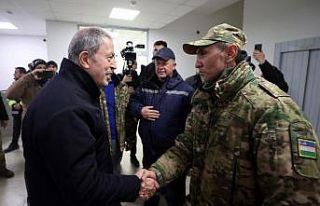 Bakan Akar, Özbekistan arama kurtarma ekibiyle bir...