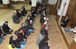 Balıkesir’de sabah namazı buluşmasında depremzedelere...