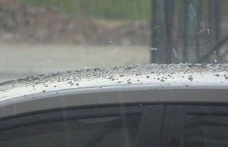 Bandırma’da dolu ve sağanak yağış etkili oldu