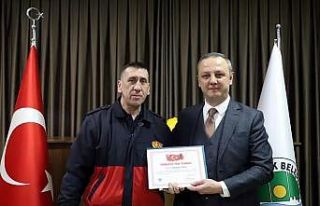 Başkan Alan deprem bölgelerinde görev alan personellere...