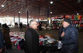 Başkan Büyükkılıç, pazarcı esnafı ve vatandaşlarla...