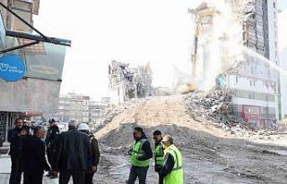 Başkan Büyükkılıç Yurtlarda Kalan Depremzedeleri...