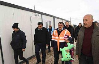 Başkan Gürkan, Doğanşehir’de depremzedeleri...