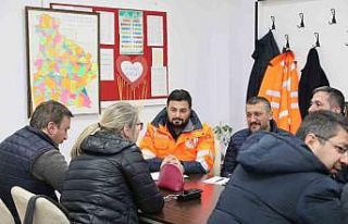 Başkan Öztekin deprem bölgesinde