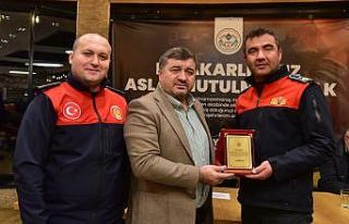 Başkan Şenlikoğlu, deprem afetinde görev yapan...