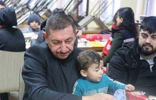 Başkan Vidinlioğlu, depremzede aileleri ziyaret...