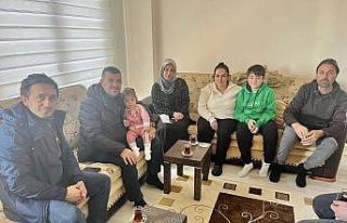Başkanvekili Çırpan, ilçeye gelen depremzedeleri...
