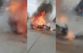 Başkentte seyir halindeki otomobil alev alev yandı