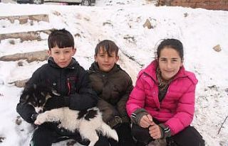 Bayburt’ta çocukların kar eğlencesi