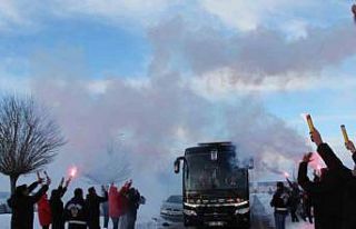 Beşiktaş’a Sivas’ta meşaleli karşılama