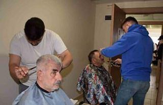 Biga’da depremzedelere kişisel bakım hizmeti veriliyor