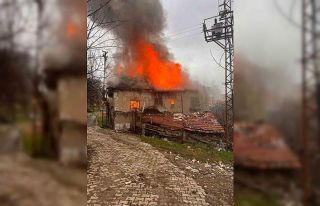 Bilecik’te ahşap ev çıkan yangında kül oldu
