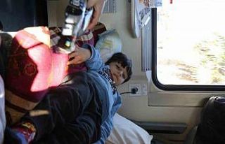 Bin 200 depremzede, yataklı ve pulman vagonlu trende...