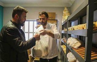 Bin 960 depremzedeye 7 bin 240 ekmek üretilerek ücretsiz...