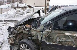 Bingöl’de tren otomobile çarptı, faciadan dönüldü