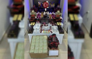 Binlerce cinsel içerikli ürünle yakalandılar