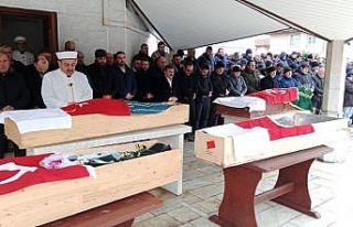 Bir aile yok oldu, tabutları yan yana dizildi