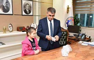 Biriktirdiği paraları ve oyuncaklarını deprem...