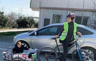 Bisikletiyle ‘umut’ dağıttı