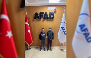 Bitlisli 2 minik yürek bisiklet alacakları parayı...