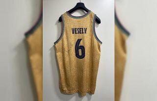 Bogdan Bogdanovic ve Jan Vesely’nin formaları destek...