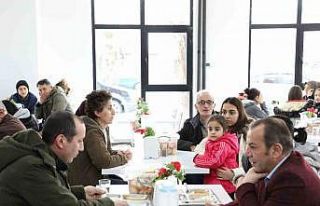 Bu aşevi kapılarını ilk depremzedelere açtı