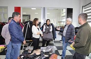 Burhaniye’ de Başkan Deveciler depremzedeleri ziyaret...