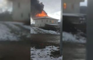 Bursa’da iki katlı ev, alev alev yandı
