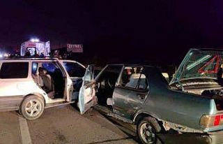 Bursa’da iki otomobil çarpıştı: 6 yaralı