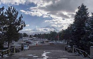 Büyükşehir, 5,5 saatte 236 mahalle yolunu ulaşıma...