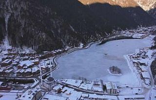 Buz tutan Uzungöl havadan görüntülendi