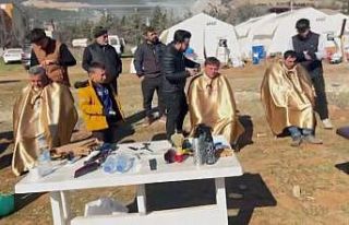 Çadırkentte kalanlar tıraş edildi, kız çocuklarına...