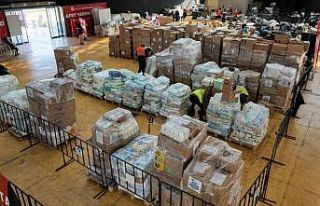 Cam Piramit Afet Yardım Merkezi yaraları sarmaya...