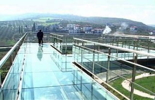 Cam teras depremde zarar görmedi