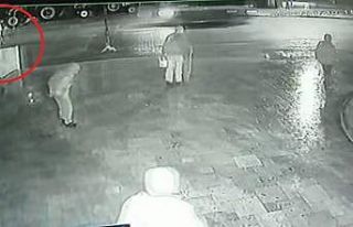 Cami çıkışı minibüs çarptı: Kaza anı kamerada