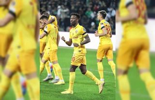 Carlos Mane  2’inci golünü attı