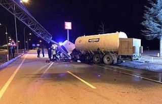Çavdarhisar’da oksijen gazı yüklü tanker direğe...