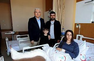 Çeşme’de ameliyat edilen depremzede enkaz altında...