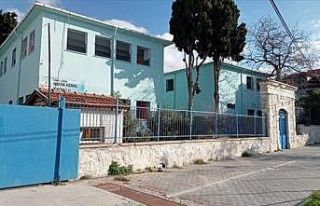 Çeşme’deki tarihi ilkokulun yıkımına başlandı