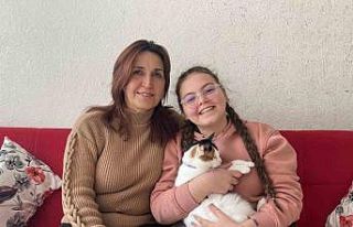 Çevresinden topladığı paralarla depremzedelere...