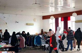 Çiftlikköy’de depremzedeler sosyal marketten yararlanıyor